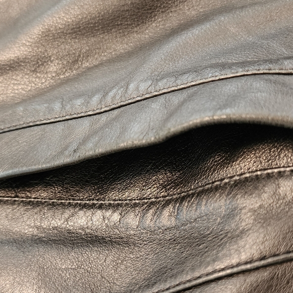 Danier Men's Black Leather Jacket - Picture 9 of 10